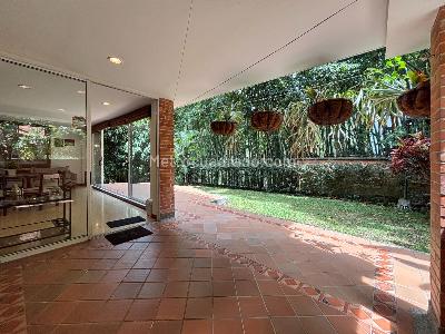 Casa de 3 alcobas en venta en Loma Benedictinos, Envigado, 273 m² · foto 10 de 20