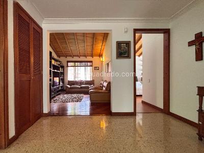 Casa de 3 alcobas en venta en Loma Benedictinos, Envigado, 273 m² · foto 12 de 20