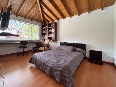Casa de 3 alcobas en venta en Loma Benedictinos, Envigado, 273 m² · foto 14 de 20