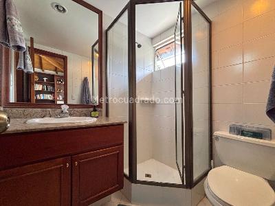 Casa de 3 alcobas en venta en Loma Benedictinos, Envigado, 273 m² · foto 15 de 20