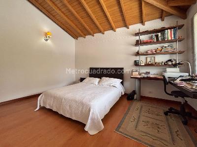 Casa de 3 alcobas en venta en Loma Benedictinos, Envigado, 273 m² · foto 16 de 20