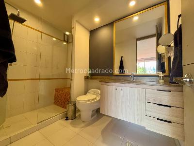 Apartamento de 1 alcoba en venta en El Poblado La Linde, Medellín, 67 m² · foto 10 de 13
