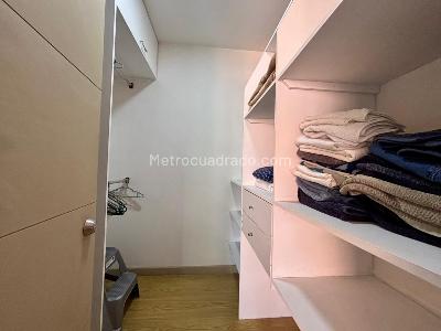 Apartamento de 1 alcoba en venta en El Poblado La Linde, Medellín, 67 m² · foto 11 de 13