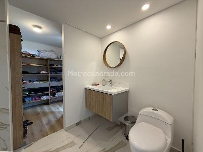 Apartamento de 2 alcobas en venta en El Poblado, Medellín, 137 m² · foto 18 de 20
