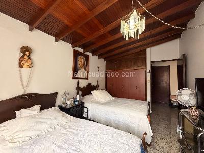 Casa de 5 alcobas en venta en San Javier No 2, Medellín, 372 m² · foto 17 de 20