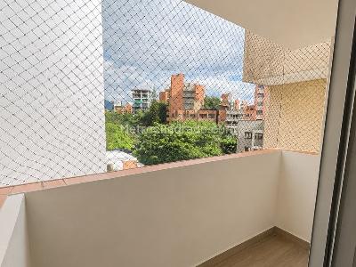 Apartamento de 3 alcobas en venta en Laureles, Medellín, 127 m² · foto 4 de 17