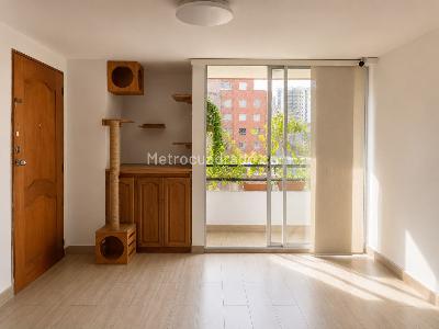 Apartamento de 3 alcobas en venta en Laureles, Medellín, 127 m² · foto 3 de 17