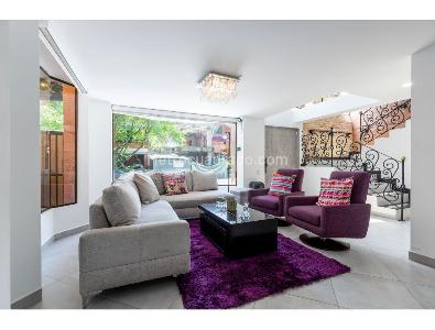 Casa de 3 alcobas en venta en La Doctora, Sabaneta, 243 m² · foto 2 de 17