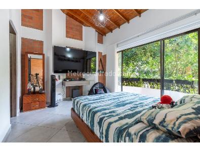 Casa de 3 alcobas en venta en La Doctora, Sabaneta, 243 m² · foto 13 de 17