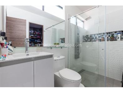 Casa de 3 alcobas en venta en La Doctora, Sabaneta, 243 m² · foto 14 de 17