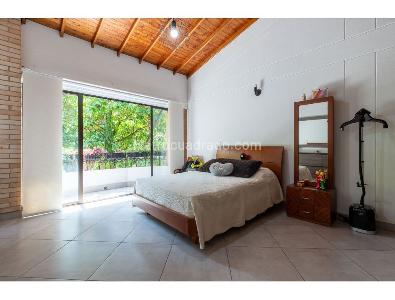 Casa de 3 alcobas en venta en La Doctora, Sabaneta, 243 m² · foto 15 de 17