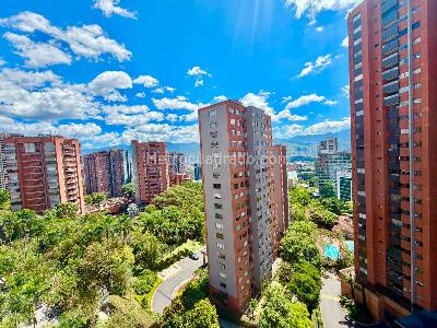 Apartamento de 3 alcobas en arriendo en Los Balsos No 1, Medellín, 134 m² · foto 5 de 11
