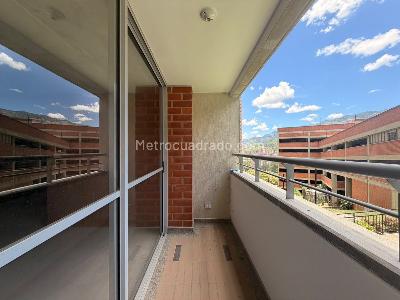 Apartamento de 3 alcobas en venta en Amazonia, Bello, 72 m² · foto 3 de 16