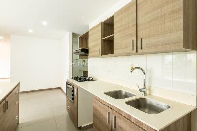 Apartamento de 2 alcobas en venta en Loma De Las Brujas, Envigado, 81 m² · foto 11 de 19