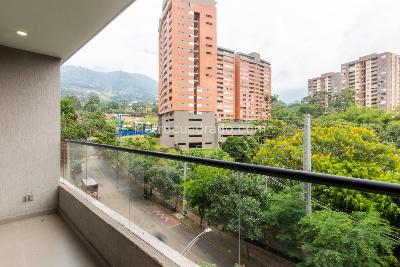 Apartamento de 2 alcobas en venta en Loma De Las Brujas, Envigado, 81 m² · foto 2 de 19