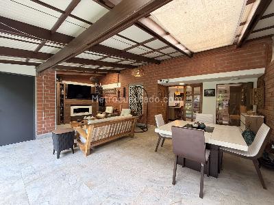 Casa de 4 alcobas en venta en El Poblado, Medellín, 230 m² · foto 4 de 18