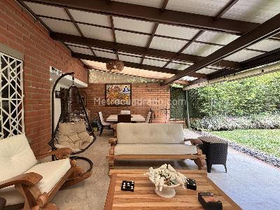 Casa de 4 alcobas en venta en El Poblado, Medellín, 230 m² · foto 3 de 18