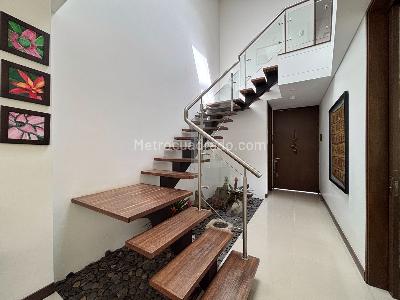 Casa de 3 alcobas en venta en La Calleja, Envigado, 228 m² · foto 8 de 20
