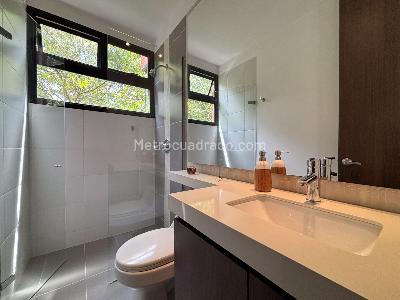 Casa de 3 alcobas en venta en La Calleja, Envigado, 228 m² · foto 16 de 20