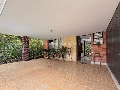 Casa de 3 alcobas en venta en La Calleja, Envigado, 228 m² · foto 19 de 20