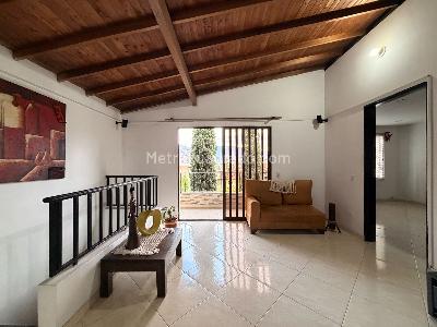 Casa de 3 alcobas en venta en Girardot, Medellín, 107 m² · foto 2 de 20