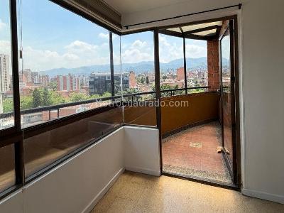 Apartamento en arriendo en La America, Medellín · foto 3 de 15