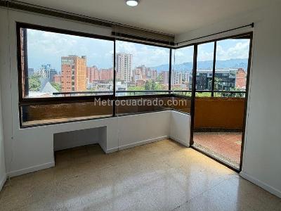 Apartamento en arriendo en La America, Medellín · foto 2 de 15