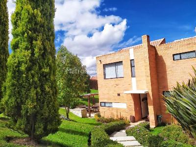 Casa de 4 alcobas en venta en Sindamanoy, Chía, 250 m² · foto 2 de 20