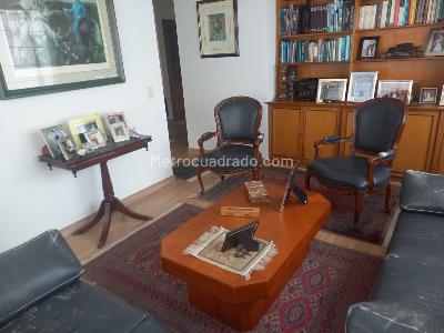 Apartamento de 3 alcobas en venta en Bellavista Rosales, Bogotá, 224 m² · foto 2 de 11