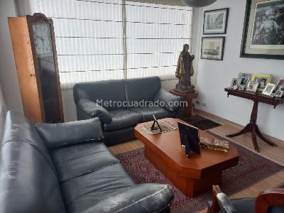 Apartamento de 3 alcobas en venta en Bellavista Rosales, Bogotá, 224 m² · foto 3 de 11