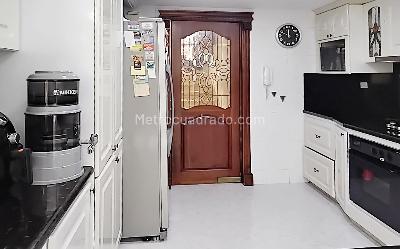 Casa de 4 alcobas en venta en El Contador, Bogotá, 245 m² · foto 2 de 20