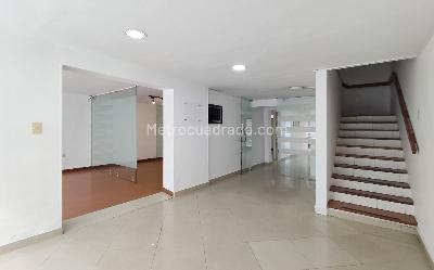 Casa de 5 alcobas en arriendo en Zona G, Bogotá, 420 m² · foto 2 de 20