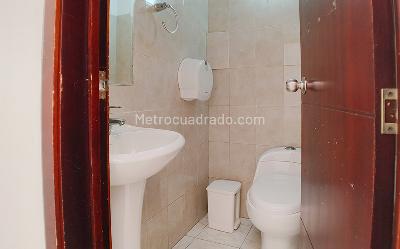 Casa de 5 alcobas en arriendo en Zona G, Bogotá, 420 m² · foto 9 de 20