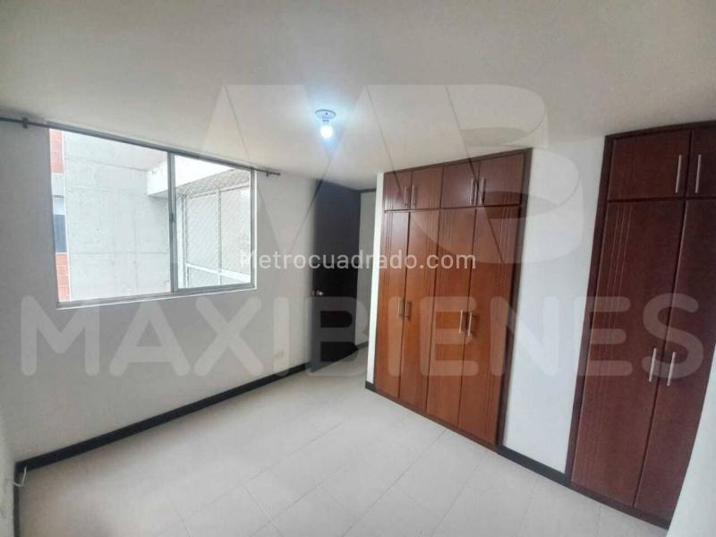 2BR Apartment in Calasanz with Amenities