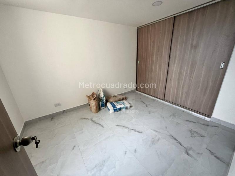 Cozy 3BR Apartment in Pajarito - 4