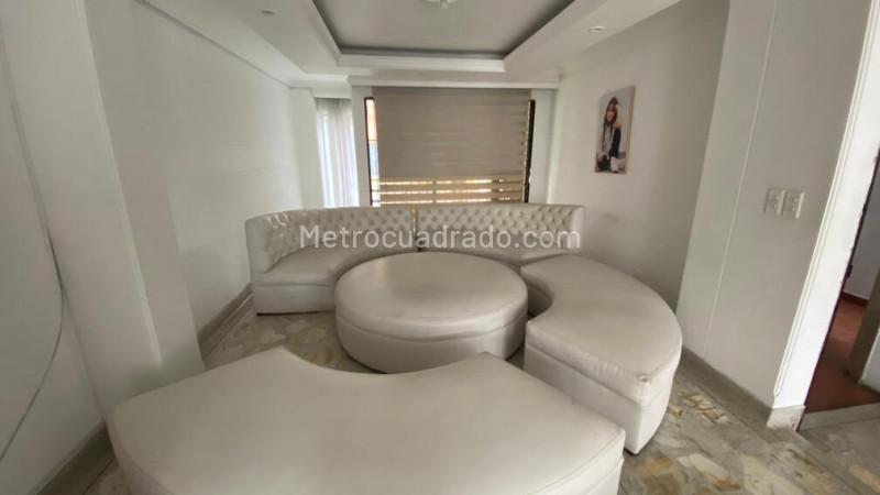 Apartamento de 5 Alcobas con 5 Baños y 2 Parqueaderos en Laureles - 2