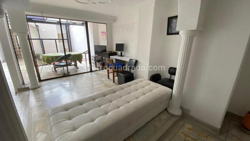 Apartamento de 5 Alcobas con 5 Baños y 2 Parqueaderos en Laureles - 6