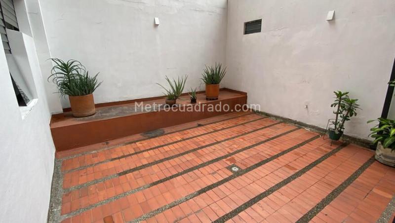 Apartamento de 5 Alcobas con 5 Baños y 2 Parqueaderos en Laureles - 7