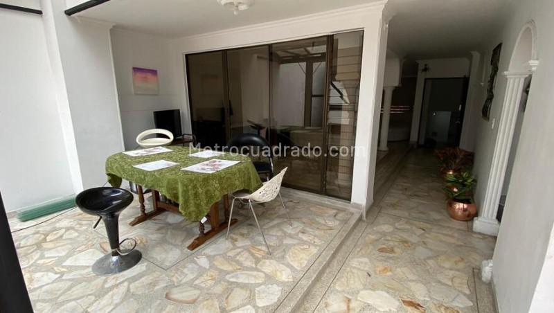 Apartamento de 5 Alcobas con 5 Baños y 2 Parqueaderos en Laureles - 8