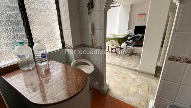 Apartamento de 5 Alcobas con 5 Baños y 2 Parqueaderos en Laureles - 9