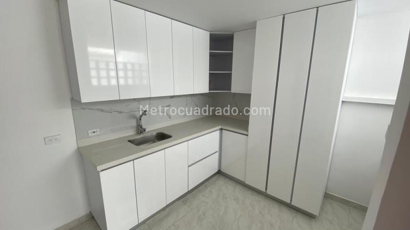 Casa de 4 Alcobas en Santa Mónica con 3 Baños y Parqueadero Cubierto - 3
