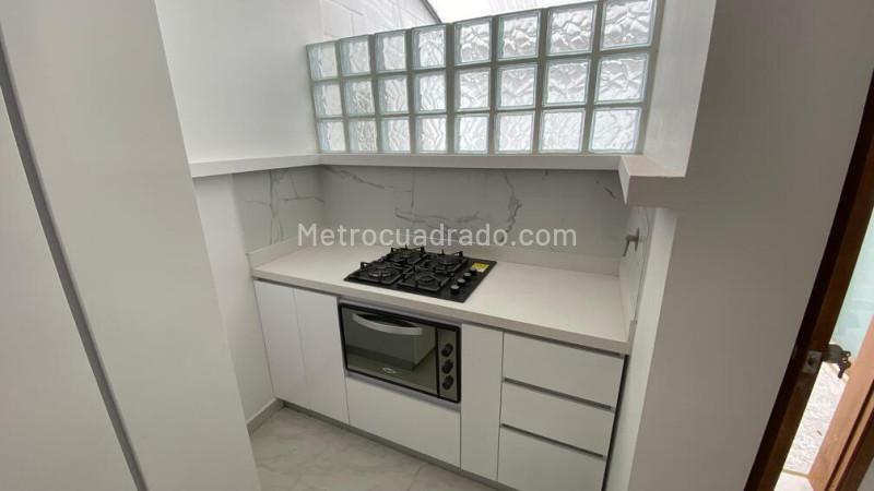 Casa de 4 Alcobas en Santa Mónica con 3 Baños y Parqueadero Cubierto - 4