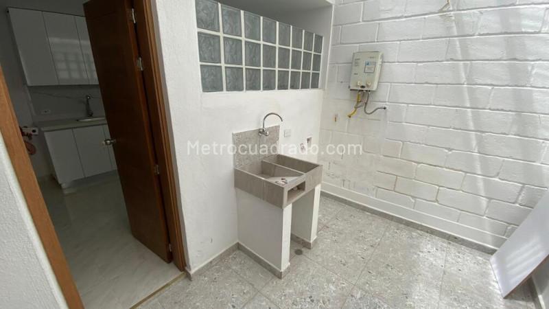 Casa de 4 Alcobas en Santa Mónica con 3 Baños y Parqueadero Cubierto - 6