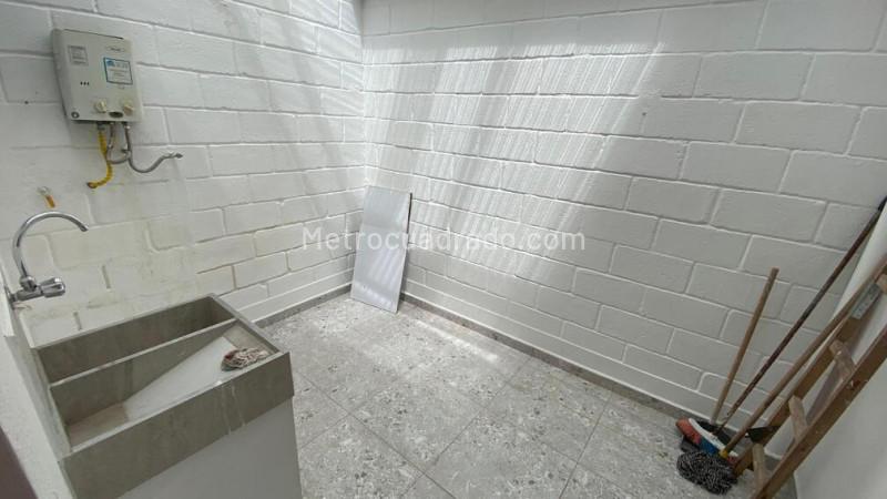 Casa de 4 Alcobas en Santa Mónica con 3 Baños y Parqueadero Cubierto - 7