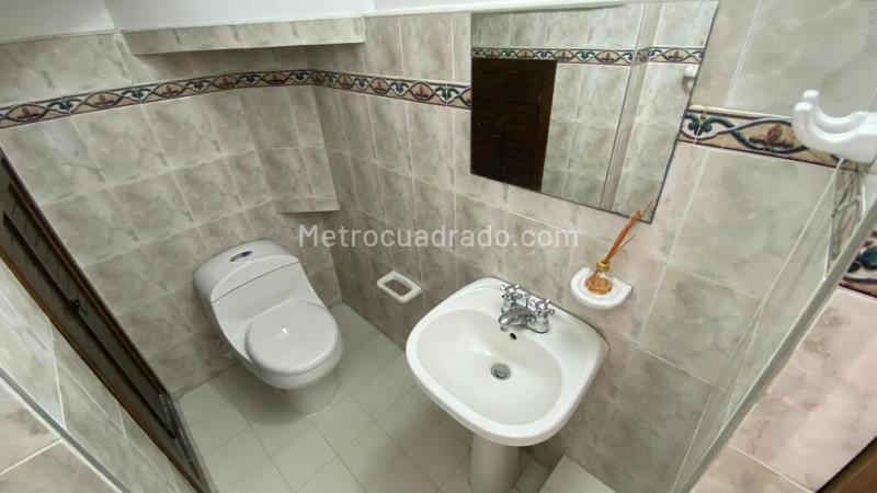 Casa de 4 Alcobas en Santa Mónica con 3 Baños y Parqueadero Cubierto - 8