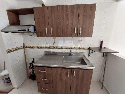 Casa de 3 alcobas en venta en Pajarito, Medellín, 80 m² · foto 2 de 14