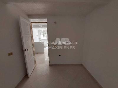 Casa de 3 alcobas en venta en Pajarito, Medellín, 80 m² · foto 11 de 14