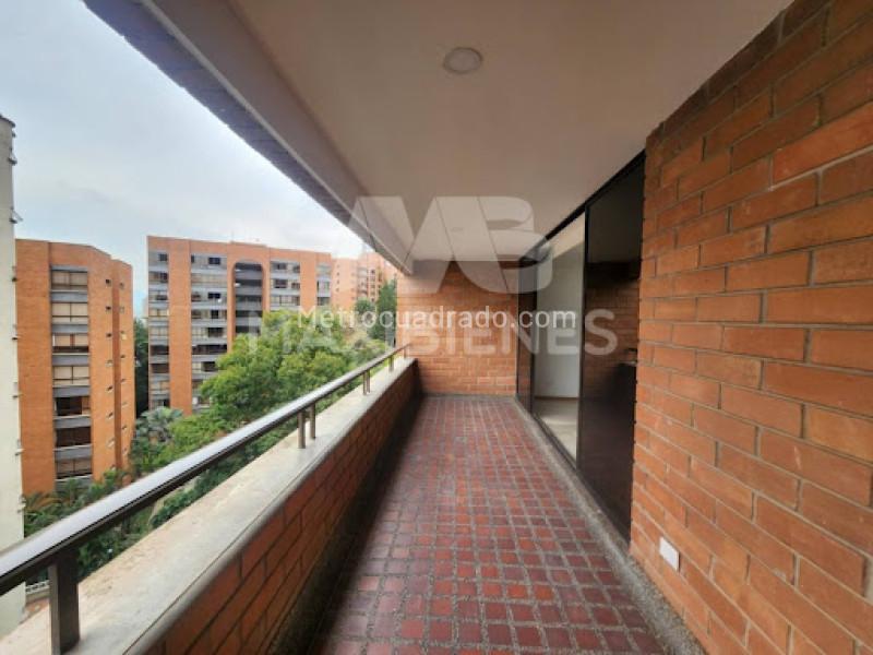 Apartamento Elegante de 3 Alcobas con Seguridad 24h en Santa María de los Ángeles - 2