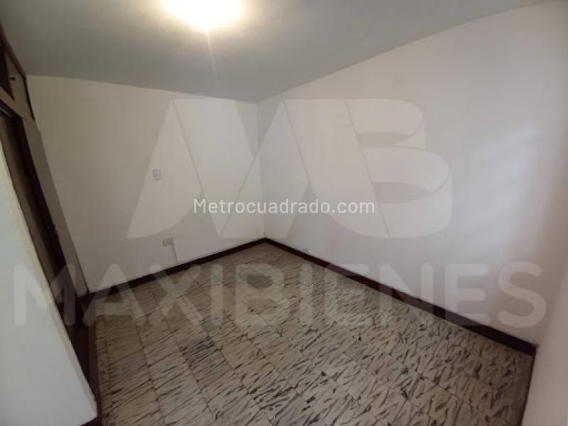 Casa Amplia de 5 Alcobas Disponible en Calasanz - 6