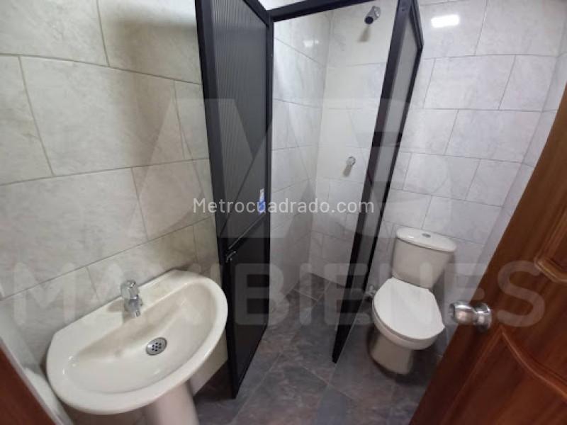 Casa Amplia de 5 Alcobas Disponible en Calasanz - 7